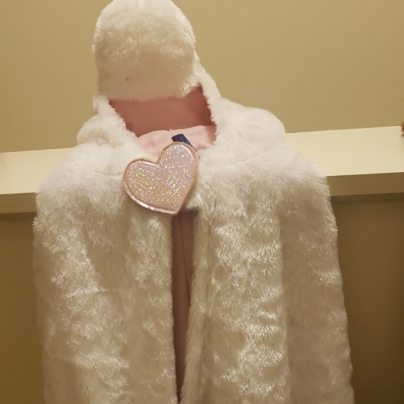 Shoes and a unicorn cape - Picture 4 of 6